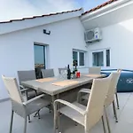 Summer Fever Apartman