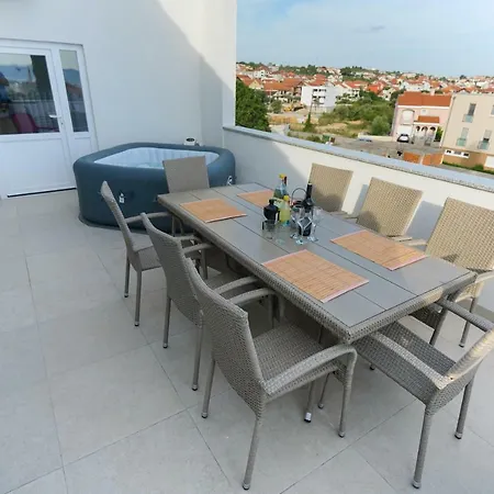 Apartment Summer Fever